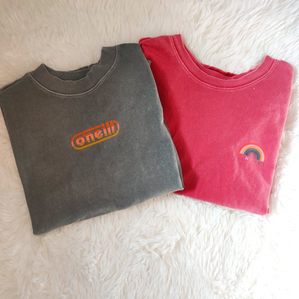 2 Pack O'Neill Crop Tops: Grey and Red Short Sleeve Cotton: Casual Beach Vibes